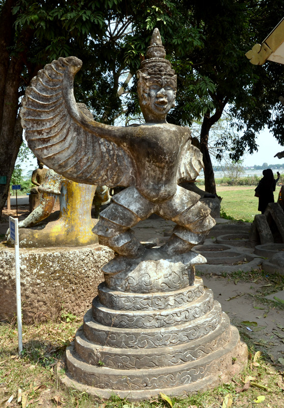 Wat Xieng Khuan. Tanon Tha Deua. Laos. Garuda. Photo Serge Panarotto.